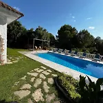 Villa Allyson Boutique Guesthouse ベッド・アンド・ブレックファスト 3*